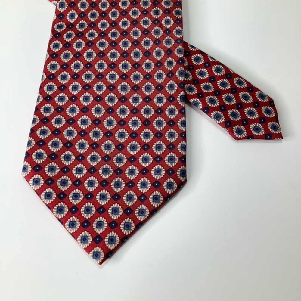 Burberry Symmetric Powerful Navy and red Silk Italian Tie EUC